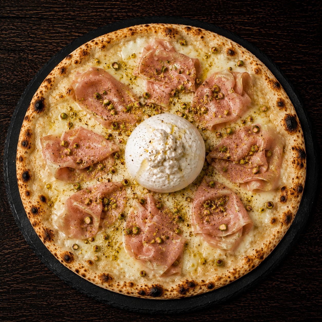Pizza L'Italien, fior di latte, mortadelle, burrata, pistaches